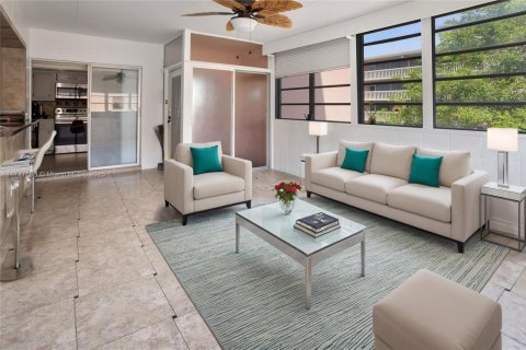 Copropriété à vendre à Hallandale Beach, Floride: 2 chambres, 108.51 m2 № 2014033 - photo 5