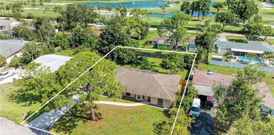 House in Bradenton, Florida 3 bedrooms, 192.49 sq.m. № 2238537
