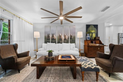 House in Palmetto Bay, Florida 5 bedrooms, 222.59 sq.m. № 2012241 - photo 18