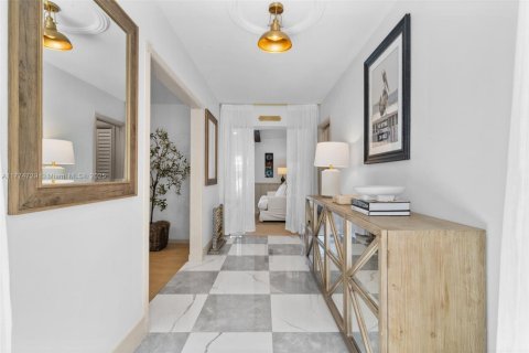 House in Palmetto Bay, Florida 5 bedrooms, 222.59 sq.m. № 2012241 - photo 6