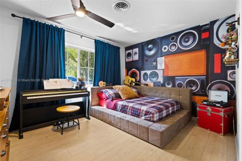 House in Palmetto Bay, Florida 5 bedrooms, 222.59 sq.m. № 2012241 - photo 25