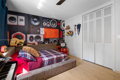 House in Palmetto Bay, Florida 5 bedrooms, 222.59 sq.m. № 2012241 - photo 27