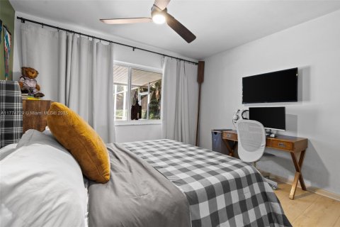 House in Palmetto Bay, Florida 5 bedrooms, 222.59 sq.m. № 2012241 - photo 29