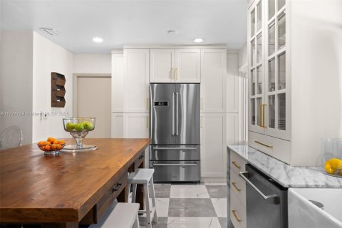 House in Palmetto Bay, Florida 5 bedrooms, 222.59 sq.m. № 2012241 - photo 14