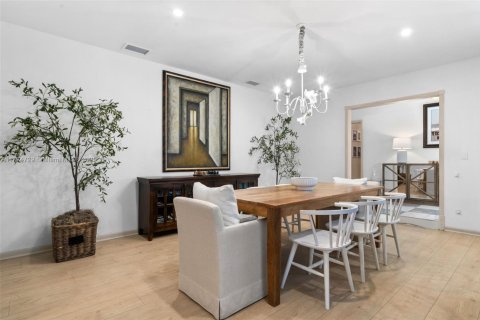 House in Palmetto Bay, Florida 5 bedrooms, 222.59 sq.m. № 2012241 - photo 8