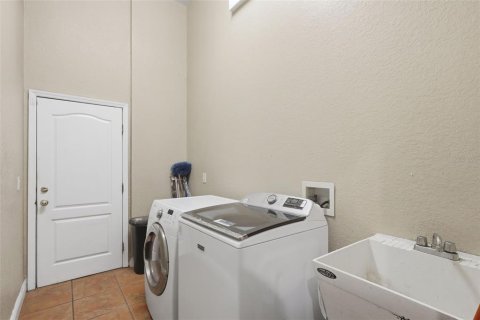 House in Sanford, Florida 5 bedrooms, 311.04 sq.m. № 2112985 - photo 27