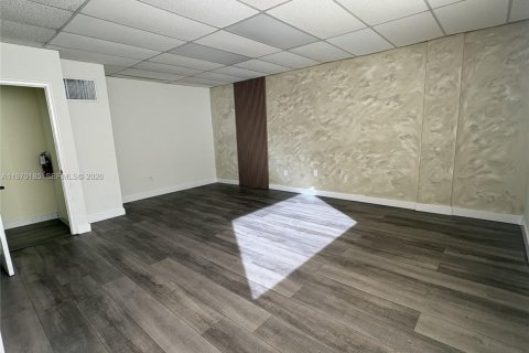 Immobilier commercial à vendre à Miami, Floride № 2032413 - photo 4