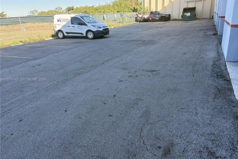 Immobilier commercial à vendre à Miami, Floride № 2032413 - photo 8