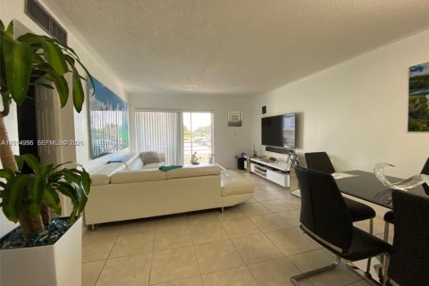 Copropriété à louer à Miami, Floride: 1 chambre, 62.24 m2 № 2384699 - photo 6