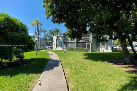 Copropriété à louer à Miami, Floride: 1 chambre, 62.24 m2 № 2384699 - photo 2