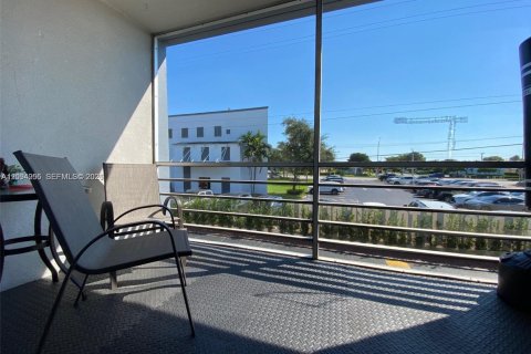 Copropriété à louer à Miami, Floride: 1 chambre, 62.24 m2 № 2384699 - photo 4