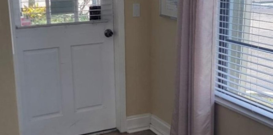 Commercial property in Hollywood, Florida № 1228546