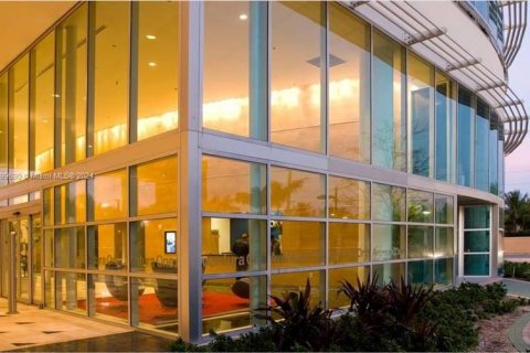 Propiedad comercial en venta en Aventura, Florida № 1959658 - foto 2