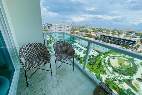 Condo in Miami Beach, Florida, 2 bedrooms  № 2023597 - photo 2