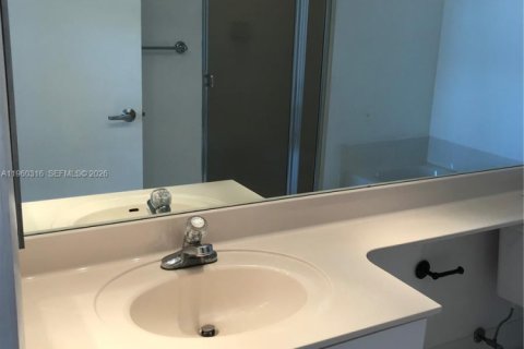 Condo in Miami Beach, Florida, 2 bedrooms  № 2023597 - photo 10