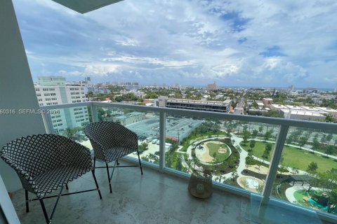 Condo in Miami Beach, Florida, 2 bedrooms  № 2023597 - photo 3