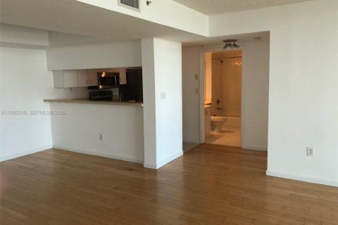 Condo in Miami Beach, Florida, 2 bedrooms  № 2023597 - photo 5