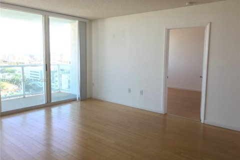 Condo in Miami Beach, Florida, 2 bedrooms  № 2023597 - photo 6