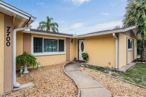 Villa ou maison à vendre à Port Richey, Floride: 2 chambres, 114.64 m2 № 2410140 - photo 2