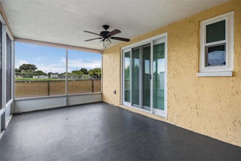 Villa ou maison à vendre à Port Richey, Floride: 2 chambres, 114.64 m2 № 2410140 - photo 18