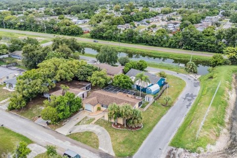 Villa ou maison à vendre à Port Richey, Floride: 2 chambres, 114.64 m2 № 2410140 - photo 28