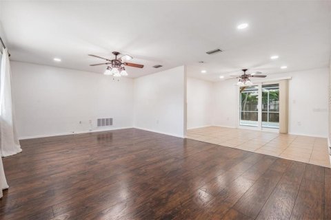 Villa ou maison à vendre à Port Richey, Floride: 2 chambres, 114.64 m2 № 2410140 - photo 6