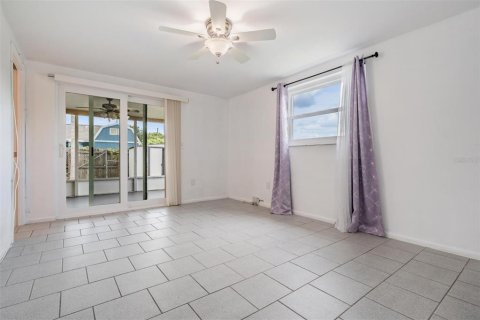 Villa ou maison à vendre à Port Richey, Floride: 2 chambres, 114.64 m2 № 2410140 - photo 17