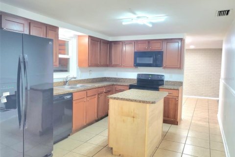 Villa ou maison à vendre à Port Richey, Floride: 2 chambres, 114.64 m2 № 2410140 - photo 15
