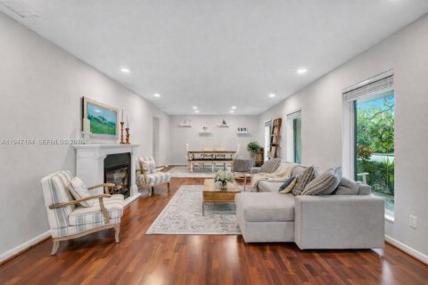 House in Palmetto Bay, Florida 4 bedrooms, 238.02 sq.m. № 2007782 - photo 4