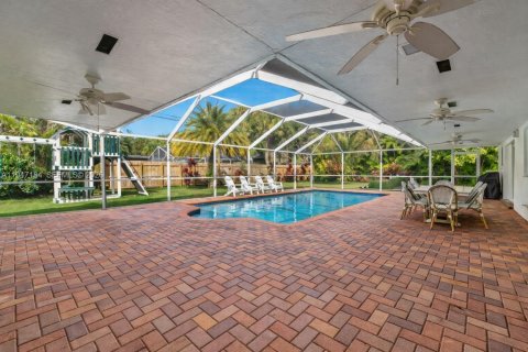 House in Palmetto Bay, Florida 4 bedrooms, 238.02 sq.m. № 2007782 - photo 19