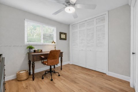 House in Palmetto Bay, Florida 4 bedrooms, 238.02 sq.m. № 2007782 - photo 15