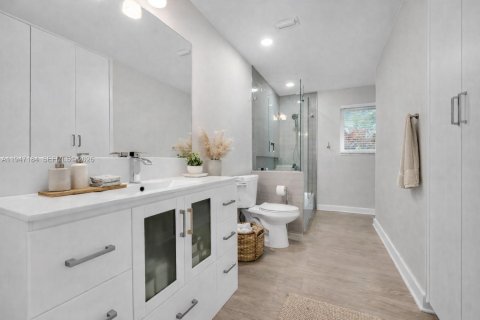 House in Palmetto Bay, Florida 4 bedrooms, 238.02 sq.m. № 2007782 - photo 14