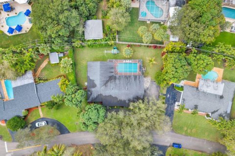 House in Palmetto Bay, Florida 4 bedrooms, 238.02 sq.m. № 2007782 - photo 25