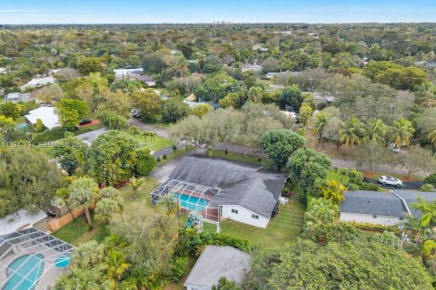 House in Palmetto Bay, Florida 4 bedrooms, 238.02 sq.m. № 2007782 - photo 24