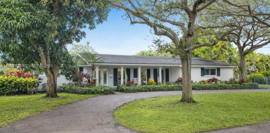 House in Palmetto Bay, Florida 4 bedrooms, 238.02 sq.m. № 2007782