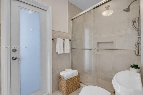 House in Palmetto Bay, Florida 4 bedrooms, 238.02 sq.m. № 2007782 - photo 11