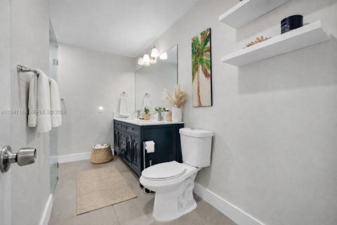 House in Palmetto Bay, Florida 4 bedrooms, 238.02 sq.m. № 2007782 - photo 17