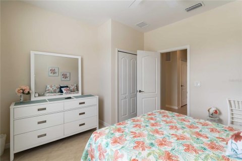 Casa en alquiler en North Port, Florida, 4 dormitorios, 189.06 m2 № 1916289 - foto 23