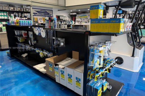 Commercial property in Hialeah, Florida № 2010020 - photo 3