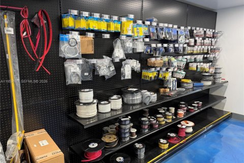 Commercial property in Hialeah, Florida № 2010020 - photo 7