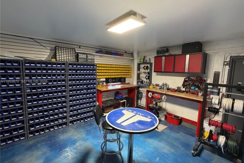 Commercial property in Hialeah, Florida № 2010020 - photo 10