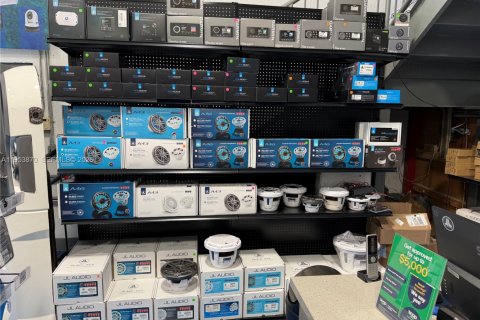 Commercial property in Hialeah, Florida № 2010020 - photo 6