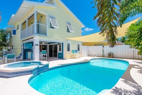 Купить виллу или дом в Марафон, Флорида 2 спальни, 102.94м2, № 1972883 - фото 1