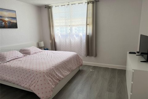 Снять в аренду кондоминиум в Холливуд, Флорида 1 спальня, 81.2м2, № 1985139 - фото 8