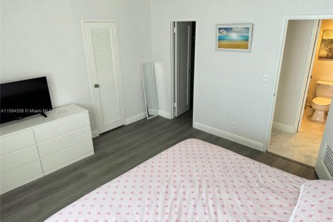 Снять в аренду кондоминиум в Холливуд, Флорида 1 спальня, 81.2м2, № 1985139 - фото 7