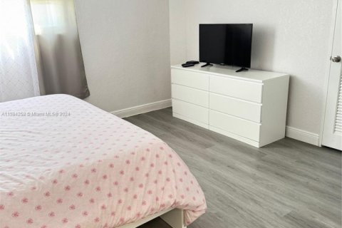 Снять в аренду кондоминиум в Холливуд, Флорида 1 спальня, 81.2м2, № 1985139 - фото 6