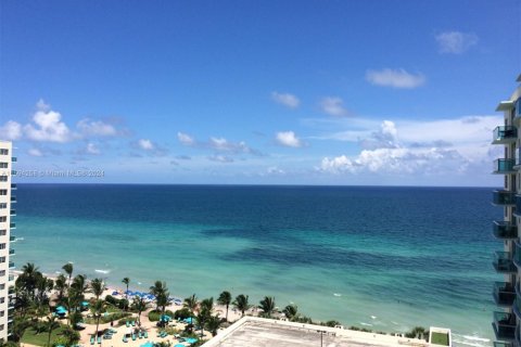 Снять в аренду кондоминиум в Холливуд, Флорида 1 спальня, 81.2м2, № 1985139 - фото 1