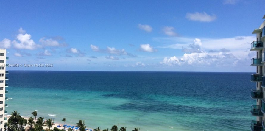 Кондоминиум с 1 спальней в Холливуд, Флорида № 1985139