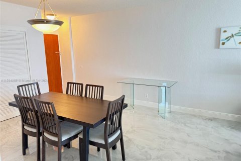 Снять в аренду кондоминиум в Холливуд, Флорида 1 спальня, 81.2м2, № 1985139 - фото 12