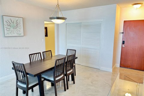 Снять в аренду кондоминиум в Холливуд, Флорида 1 спальня, 81.2м2, № 1985139 - фото 16